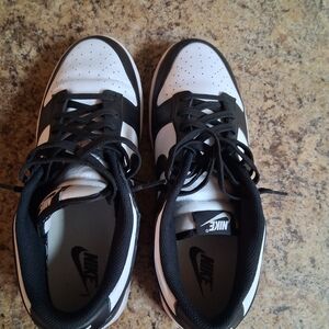 Nike Men's Black and White Athletic Sneakers